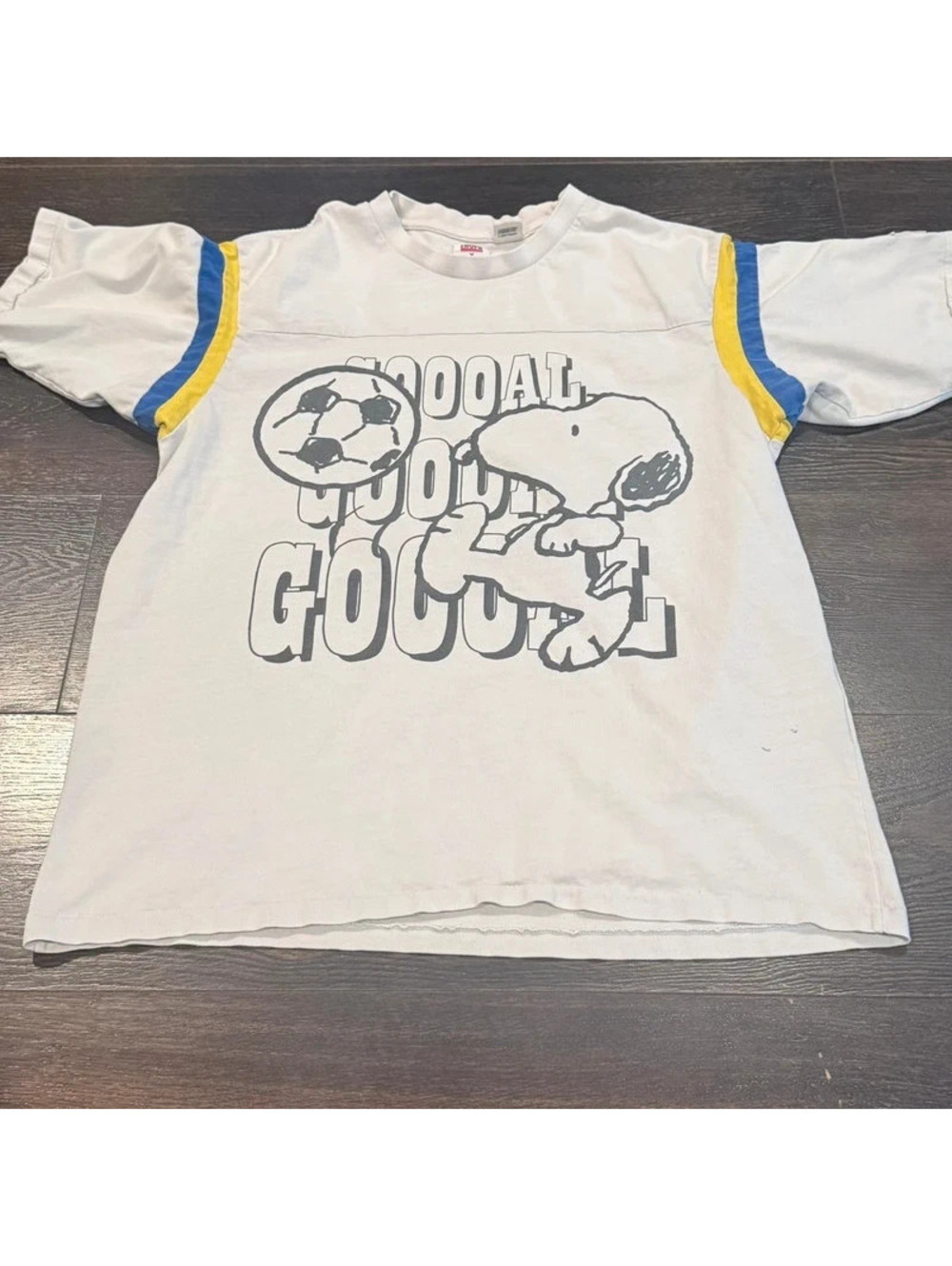 2020 Levi’s x Peanuts Snoopy Soccer T-Shirt Size Small 1474
